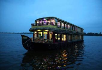 THE BOAT HOUSE has Balcony rooms