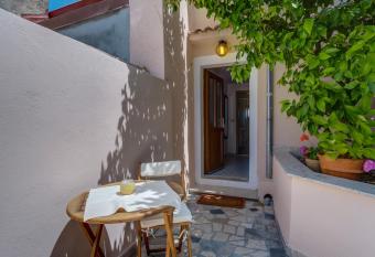 Apartment Mirjana NEW has Balcony rooms