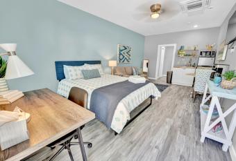 SSE Unit 2 - The Starfish Home Away From Home Near the Beach! allows 18 year olds to book a room