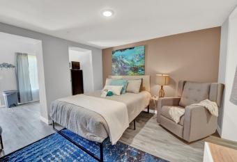 SSE Unit 7 - The Dolphin Watch - Cozy Studio Near Beach in FWB! allows 18 year olds to book a room