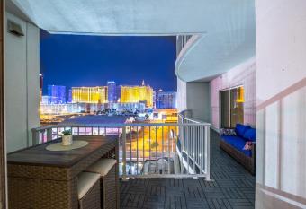 2100 Sqft Penthouse Suite W- Strip Views! Pool Gym has Balcony rooms