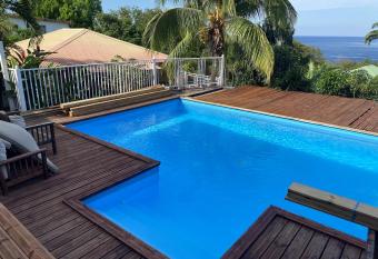 Appartement d une chambre a Pointe Noire a 150 m de la plage avec vue sur la mer piscine partagee et jardin clos has Balcony rooms
