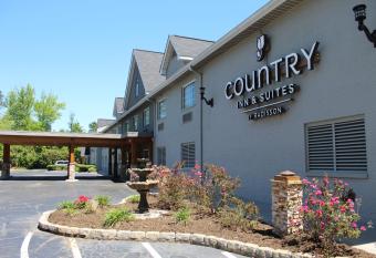 Lovely 2 bedroom townhome has Balcony rooms