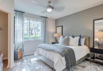 Comfort in Hollywood has Balcony rooms