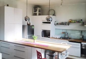 Charmante maison F5 proche CDG et Parc des expositions allows 18 year olds to book a room