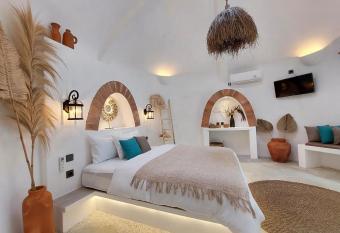 OMA WATU DOME VILLAS has rooms with a private hot tub