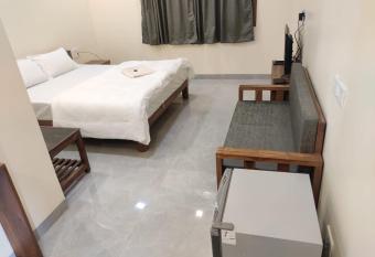 THE SIZZLING RESORT 5BHK has Balcony rooms