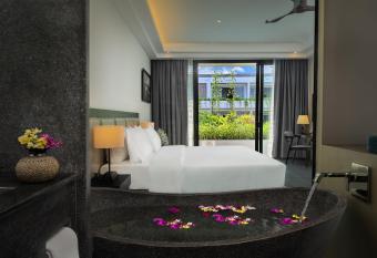 Eightfold Urban Resort has Balcony rooms