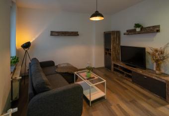 kleine Eigentumswohnung allows 18 year olds to book a room