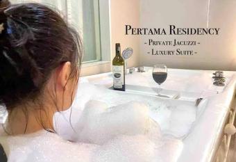    NEW   Luxury Duplex Suite + Private Jacuzzi @ KL has rooms with a private hot tub