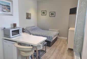 Cracatinni Mews allows 18 year olds to book a room