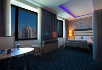 Chirag Hotel BB apartment allows 18 year olds to book a room