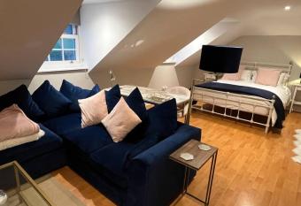 The Pheasantry - guest house in beautiful rural location has Balcony rooms