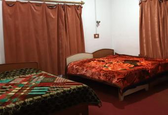 Al Noor Guest House has Balcony rooms