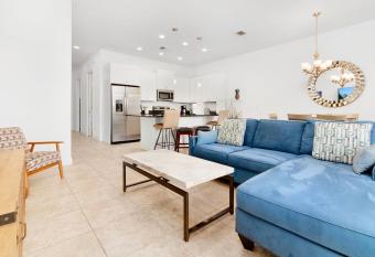 Stylish 3BR Townhouse with Pool near Disney allows 18 year olds to book a room
