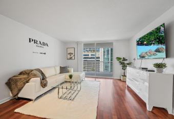 Grand Condo at Brickell City View 18FLR FREE PKG has Balcony rooms
