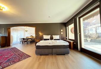 Altstadt-FeWo-Zentrum has Balcony rooms