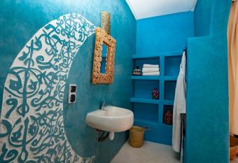 Aghmat Lodge Guest house has rooms with a private hot tub