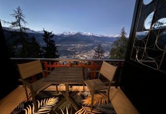 Studio for 4 near ski lift - MELEZES K22 allows 18 year olds to book a room