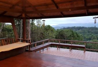 Greenleas, Cottage, Swimming Pool and Log Fire has rooms with a private hot tub