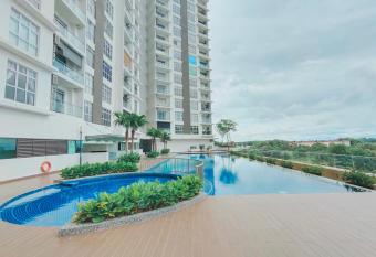 Kulai d putra suites beside ioiMall near JPO and Airport has Balcony rooms