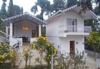 K - Den Homestay & Cafe has Balcony rooms