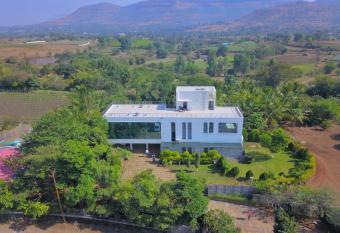 COUNTRYSIDE BHAVIKA has Balcony rooms