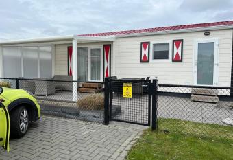 Chalet Zeeland has Balcony rooms