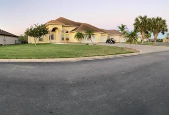 Immaculate home near the Ocean has rooms with a private hot tub