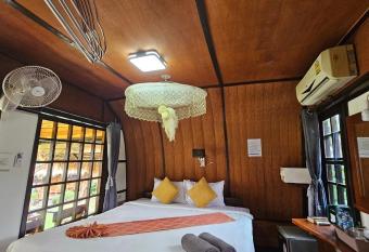 Eden Lanta Bungalow has Balcony rooms