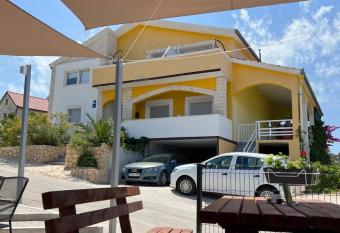 apartment Vujcic 2 has Balcony rooms