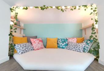 L  ALCOVA - Superbe T2 terrasse a 5 min de Cassis allows 18 year olds to book a room