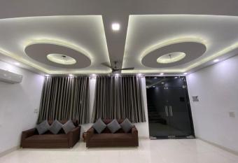 Hotel Urban inn allows 18 year olds to book a room