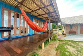 Rembulan Escape - The Container House has Balcony rooms