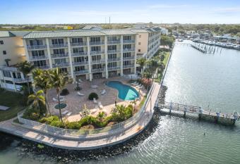 Oceanfront Luxury Condo! Mins to beach! Rum Bar Next Door! has Balcony rooms