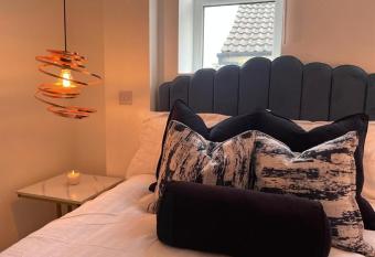 Manhattan Luxury Suites allows 18 year olds to book a room