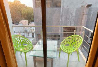 Hotel Lotus has rooms with a private hot tub