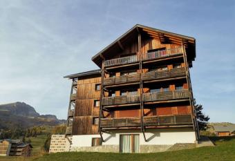 Appartement cosy dans chalet vue Montagne has Balcony rooms