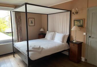 Grammelot allows 18 year olds to book a room