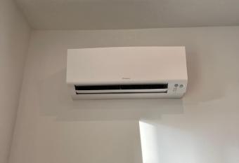 Le Loft has rooms with a private hot tub