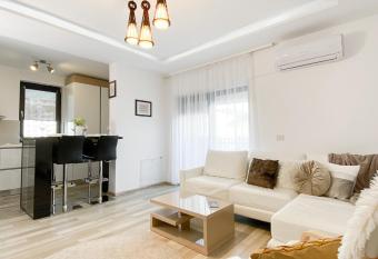 Luxury Apartment with Private Parking has Balcony rooms
