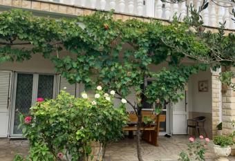 Apartmani Magazin Vla  i  i has Balcony rooms