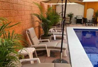 Erase una vez o la Catarina allows 18 year olds to book a room