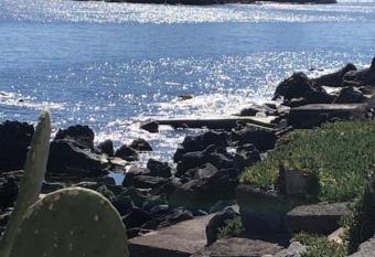 APPARTAMENTO MOON SEA HOUSE has Balcony rooms