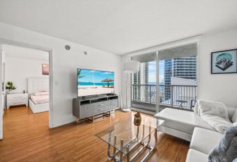 Grand Condo W/Amazing Views on 30th FLR & FREE PKG has Balcony rooms