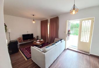 Karrain Villa - Vintage Soul - International guests-Non-Jordanian has Balcony rooms