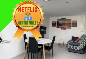 Grand T2 Jardin Wifi Parking Proche Gare has Balcony rooms