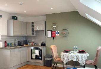 Cambridge Studios and Suites by Tas Accommodations allows 18 year olds to book a room