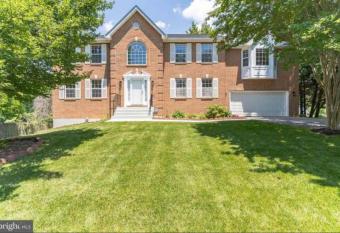 1 bedroom in a cheerful home with indoor fire place has Balcony rooms