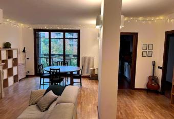 Luminoso e accogliente appartamento a San Donato has Balcony rooms